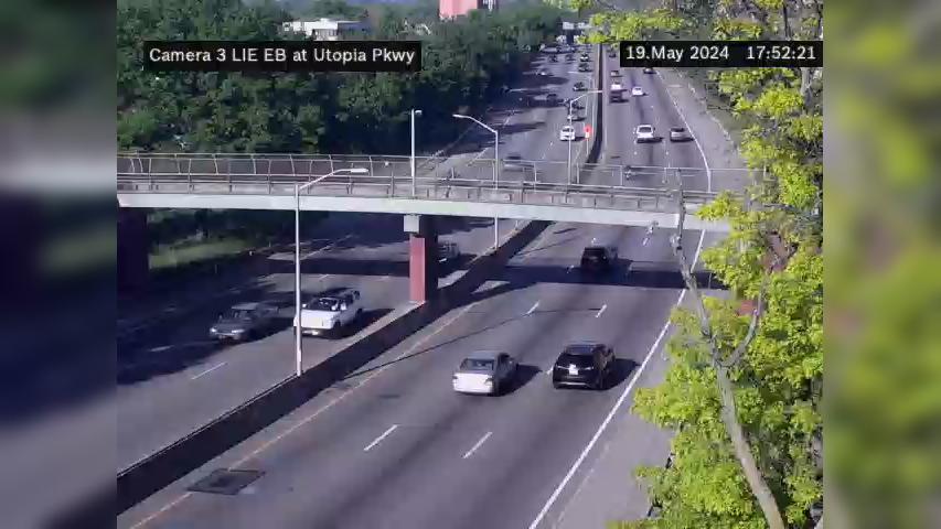 Traffic Cam New York › East: I-495 at Utopia Pkwy Player