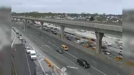 Traffic Cam New York › South: I-678 at 133rd Avenue Southbound Player