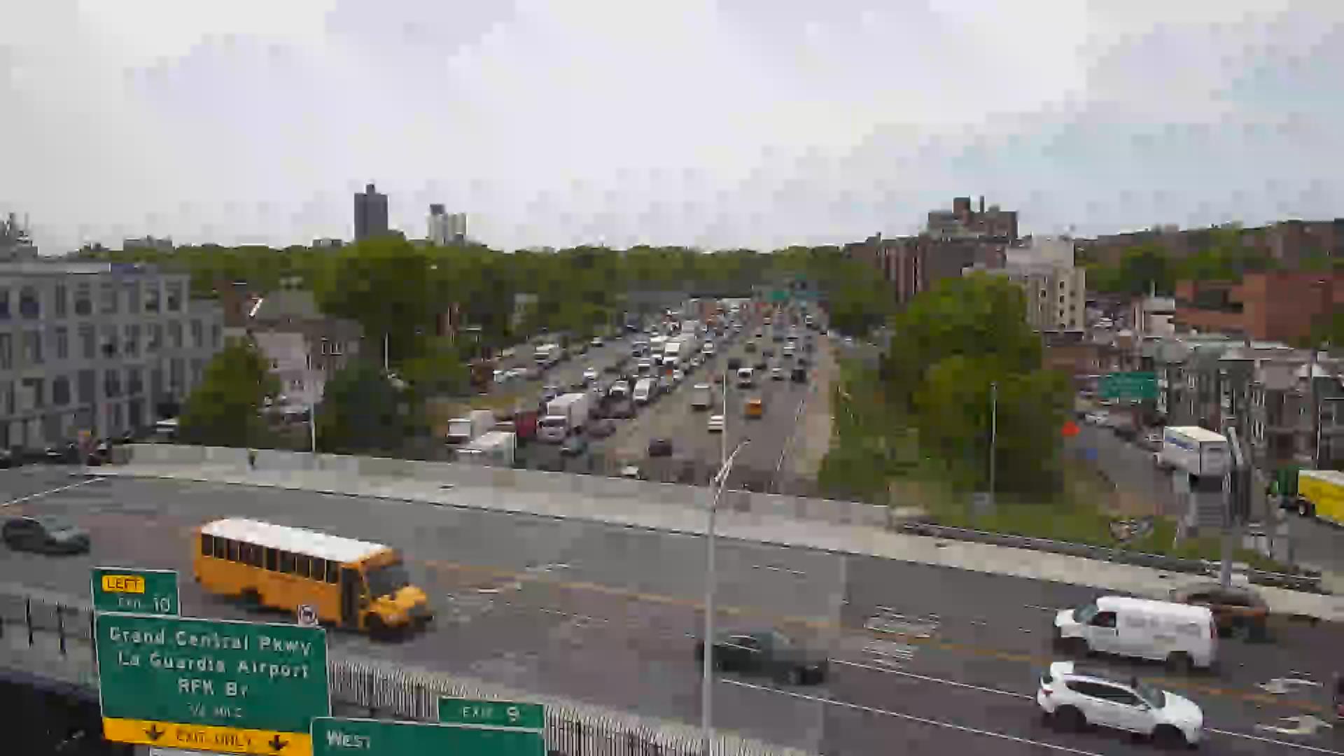 New York › North: I-678 at Hillside Avenue Traffic Camera