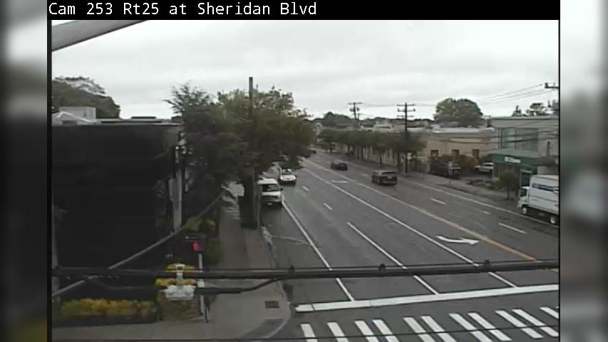 Traffic Cam East Williston: NY 25 Eastbound at Sheridan Blvd Player