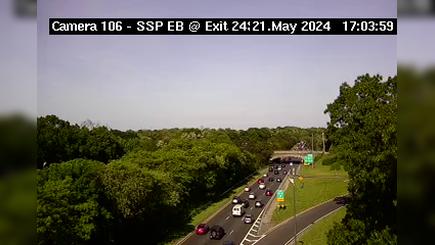 Traffic Cam Westbury › East: SSP at Exit 24 (Merrick Ave) Player