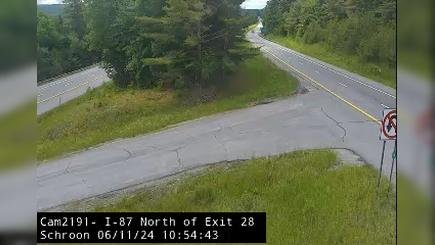 Traffic Cam Schroon Falls › South: I-87 Southbound - North of Exit 28 Schroon Player