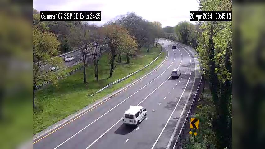 Traffic Cam Westbury › West: SSP between Exit 24(Merrick Ave) and Exit 25 (NY 106 Player