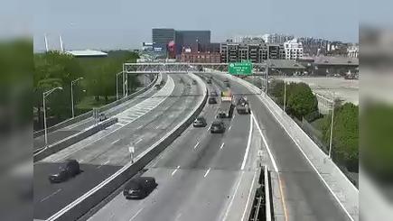 Traffic Cam New York › North: I-678 at College Point Blvd Player