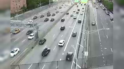 Traffic Cam New York › West: I-495 at 99th Street Player