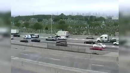 Traffic Cam New York › East: I-278 at 54th Avenue Player