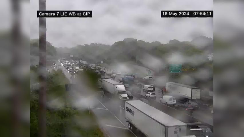 Traffic Cam New York › West: I-495 at Cross Island Pkwy Player