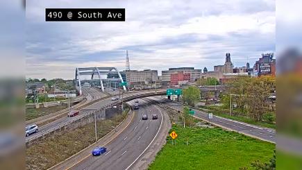 Traffic Cam Rochester › East: I-490 at South Ave Ramp Player