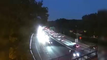 Traffic Cam New York › West: I-495 at Underhill Avenue Player