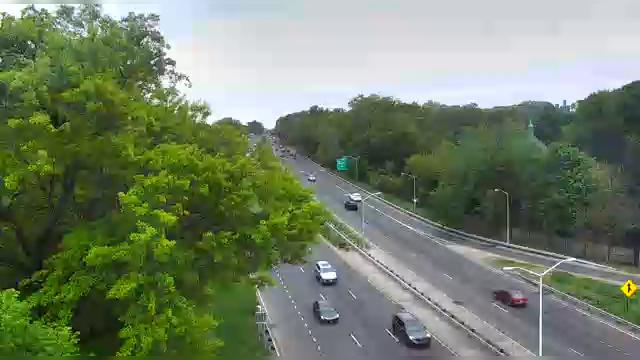 Traffic Cam The Bronx › North: Bronx River Parkway at Boston Road Road Player