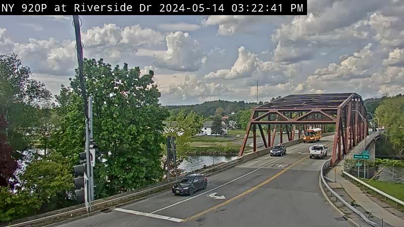 Traffic Cam City of Utica › North: NY 920P at Riverside Dr, Fultonville Player