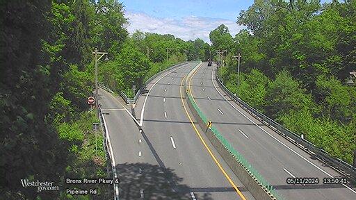 Traffic Cam Greenville › South: Bronx River Parkway at Pipeline Road Player