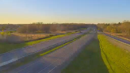 Traffic Cam Selkirk › North: I-87 at Interchange 21A (Berkshire Connector) Player