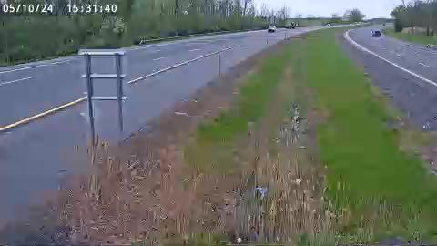 Traffic Cam Brewerton › North: I-81 south of Exit 32 (Hastings) Player