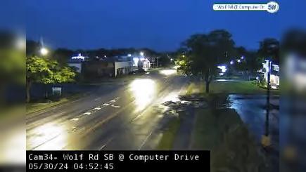 Traffic Cam Colonie › South: Wolf Rd SB at Computer Drive Player