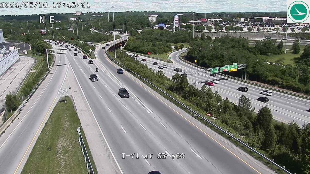 Traffic Cam Oakley: I-71 at SR-562 (Norwood Lateral) Player