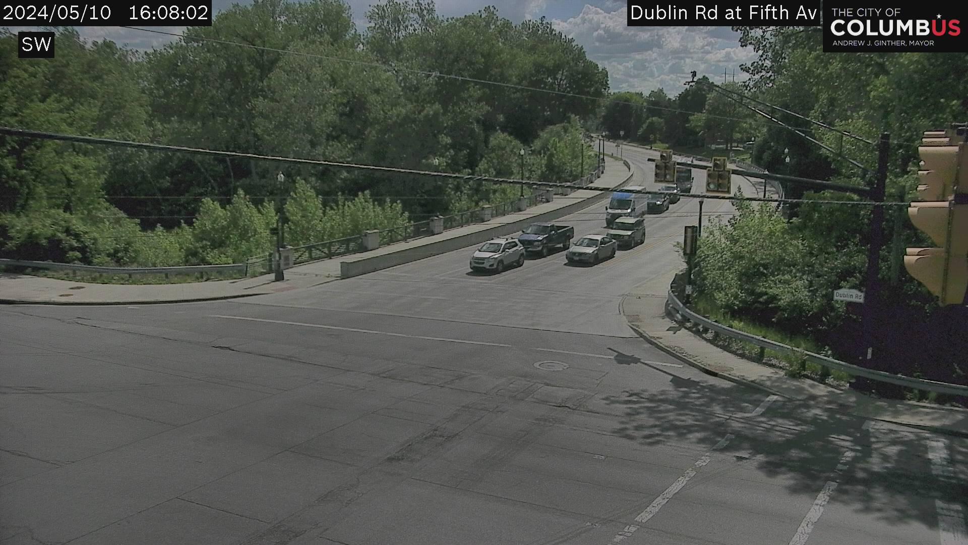 Traffic Cam Marble Cliff: City of Columbus) Dublin Rd at Fifth Ave Player