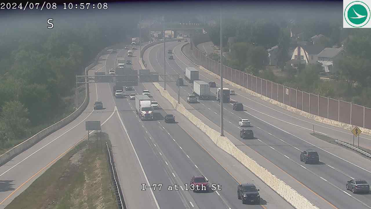 Traffic Cam I-77 at 13th St Player