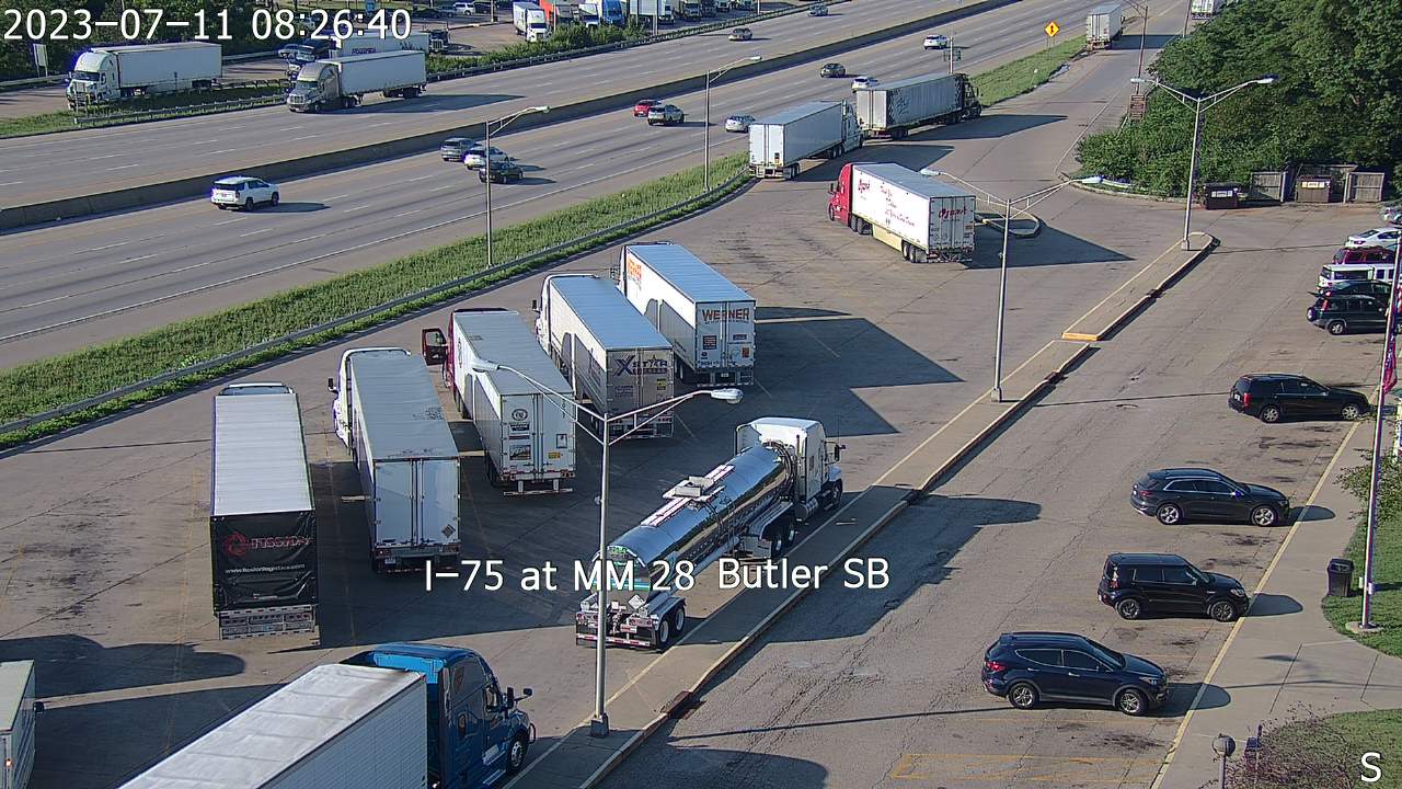 Traffic Cam I-75 SB Butler county rest area Player