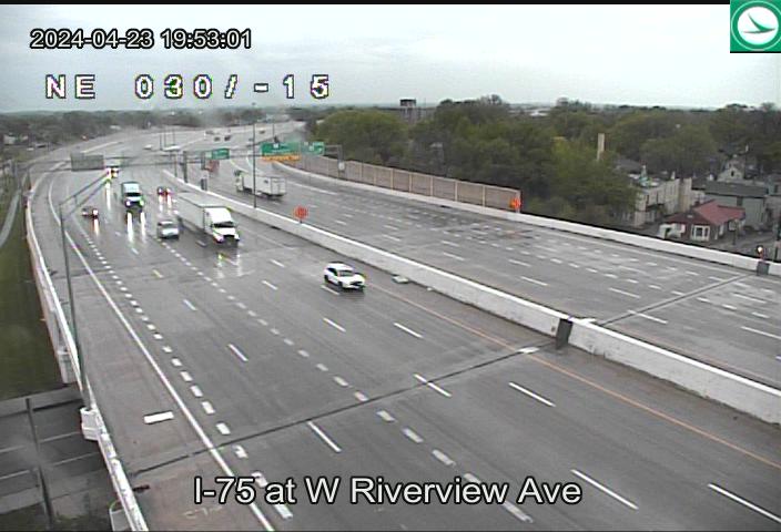 Traffic Cam I-75 at W Riverview Ave Player