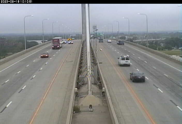 Traffic Cam I-280 South Approach at Veteran's Glass City Skyway (VGCS) Player