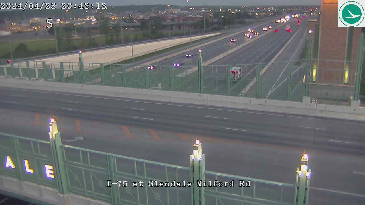 Traffic Cam I-75 at Glendale Milford Rd Player