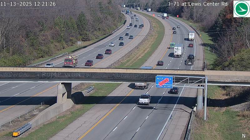 Traffic Cam Victory Camp: I-71 at Lewis Center Rd Player