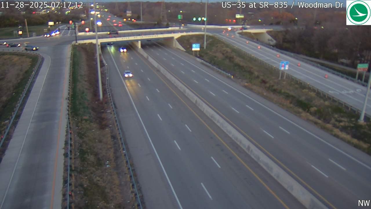 Traffic Cam Riverside: US-35 at SR-835 - Woodman Dr Player