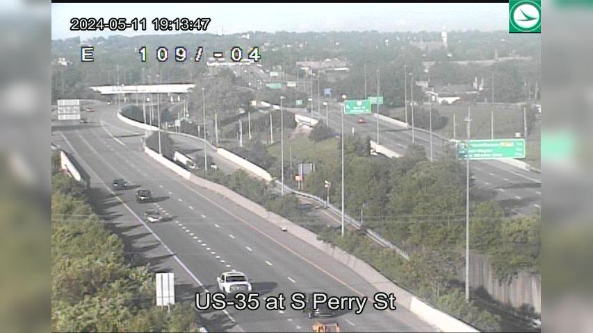 Traffic Cam Dayton: US-35 at S Perry St Player