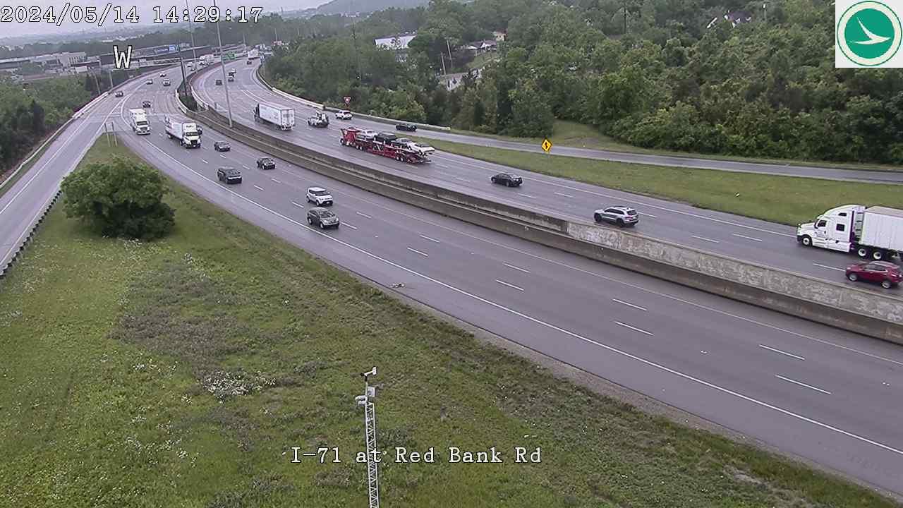 Traffic Cam Kenwood Hills: I-71 at Red Bank Rd Player