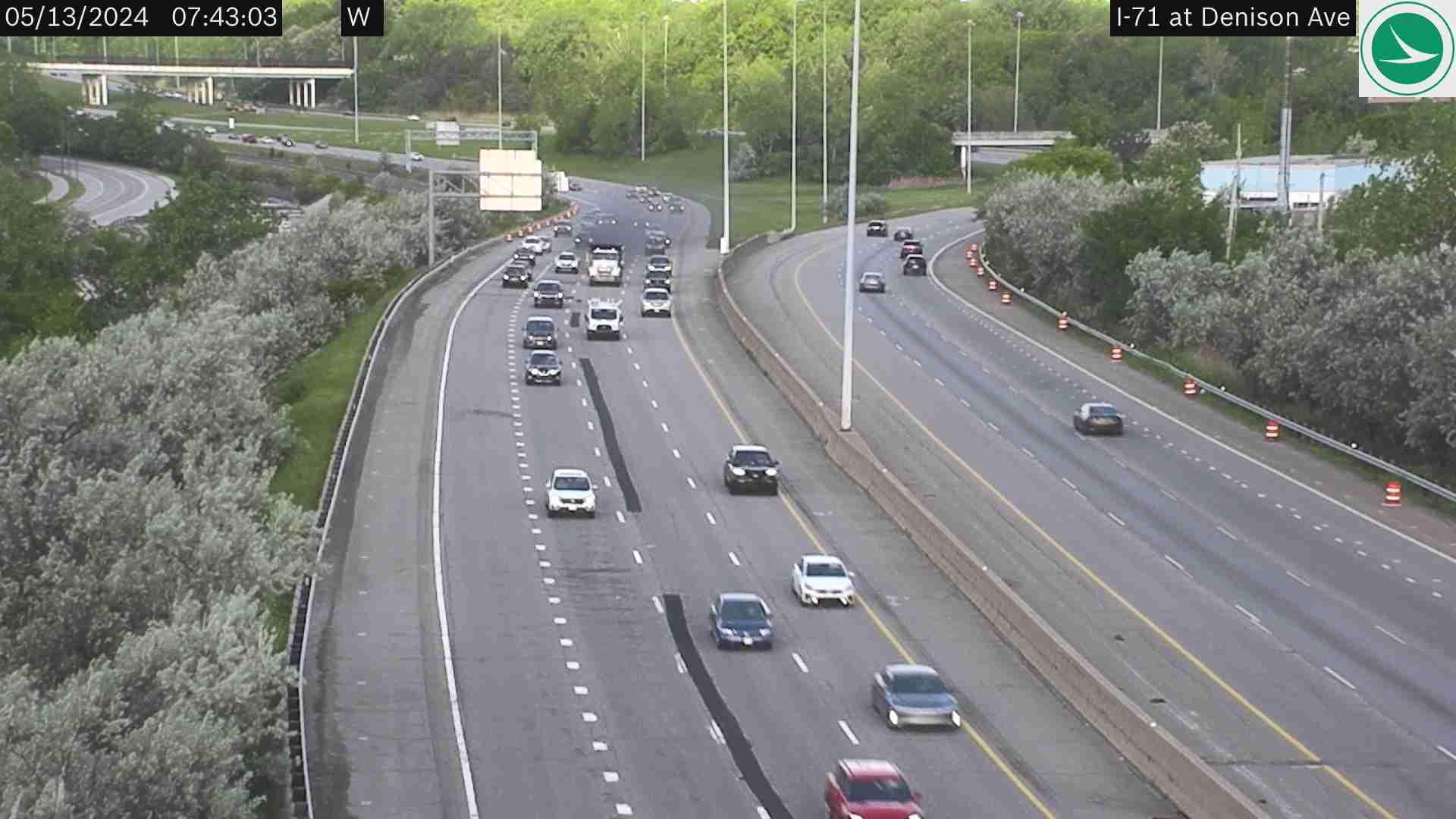 Traffic Cam Brooklyn Centre: I-71 at Denison Ave Player