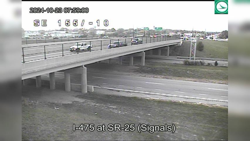 Traffic Cam Maumee: I-475 at SR-25 (Signals) Player