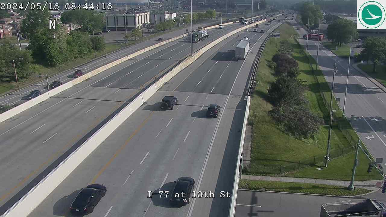 Traffic Cam Canton: I-77 at 13th St Player