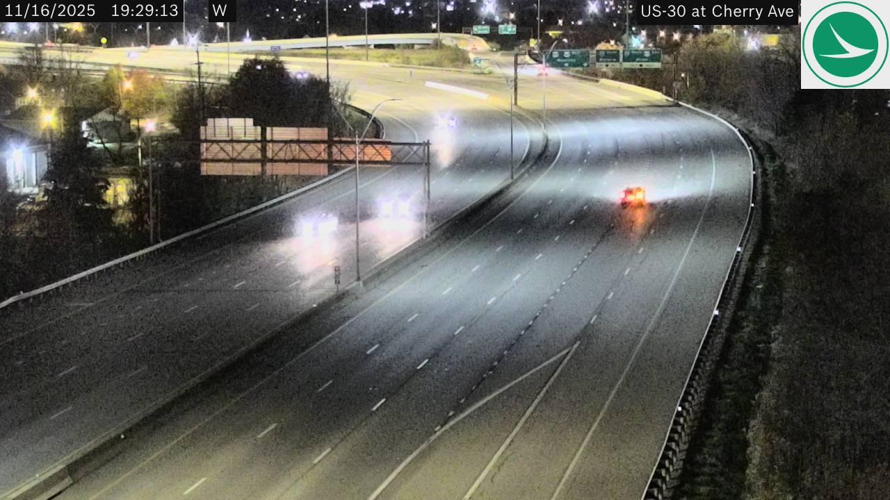 Traffic Cam Canton: US-30 at Cherry Ave Player