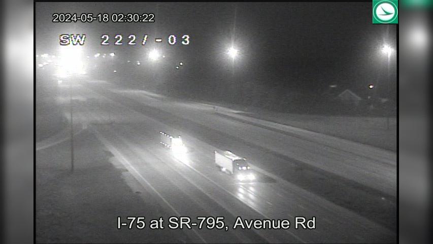 Traffic Cam Rossford: I-75 at SR-795, Avenue Rd Player