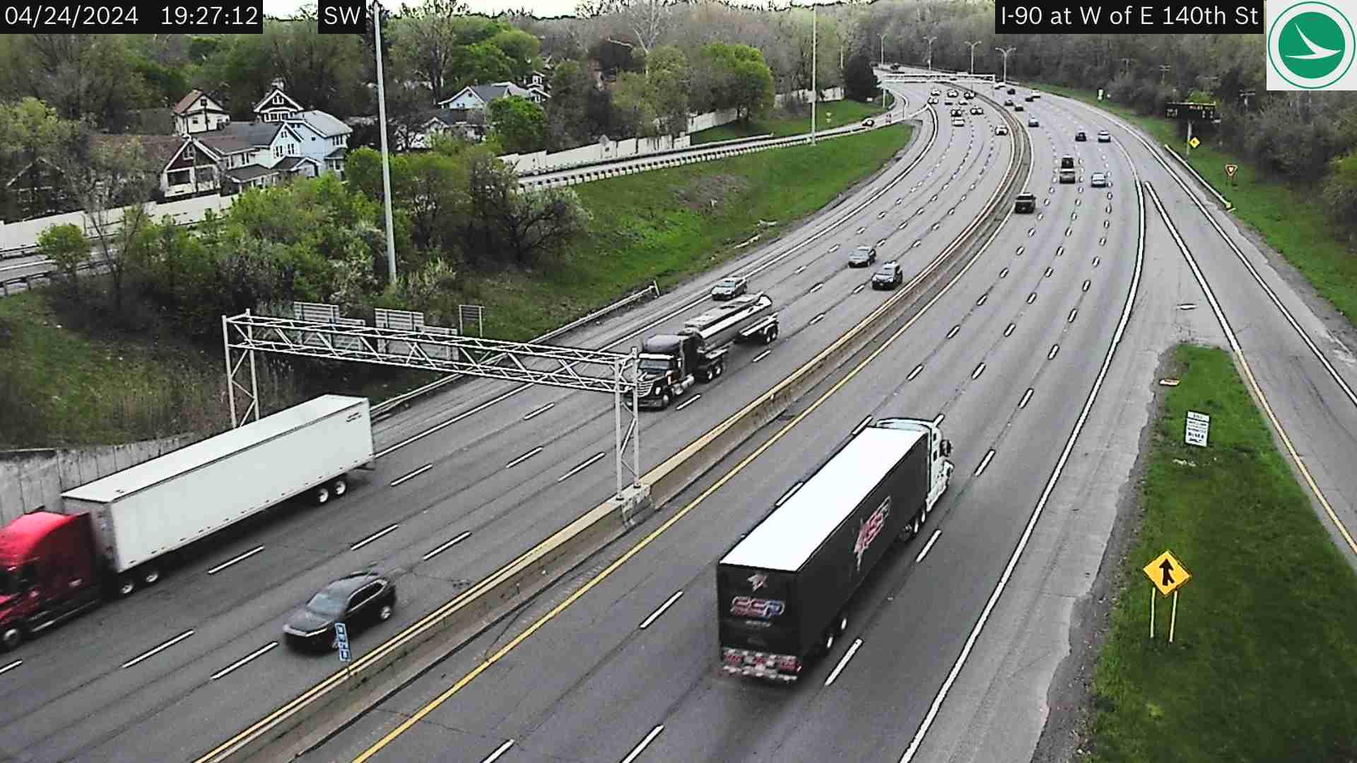 Traffic Cam East Cleveland: I-90 at W of E 140th St Player