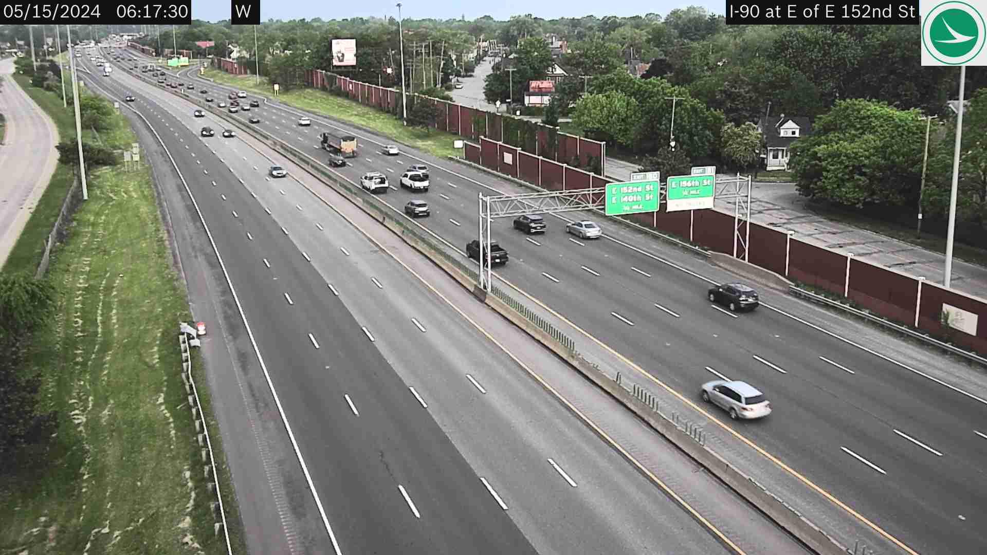 Traffic Cam Collinwood: I-90 E of E 152nd St Player