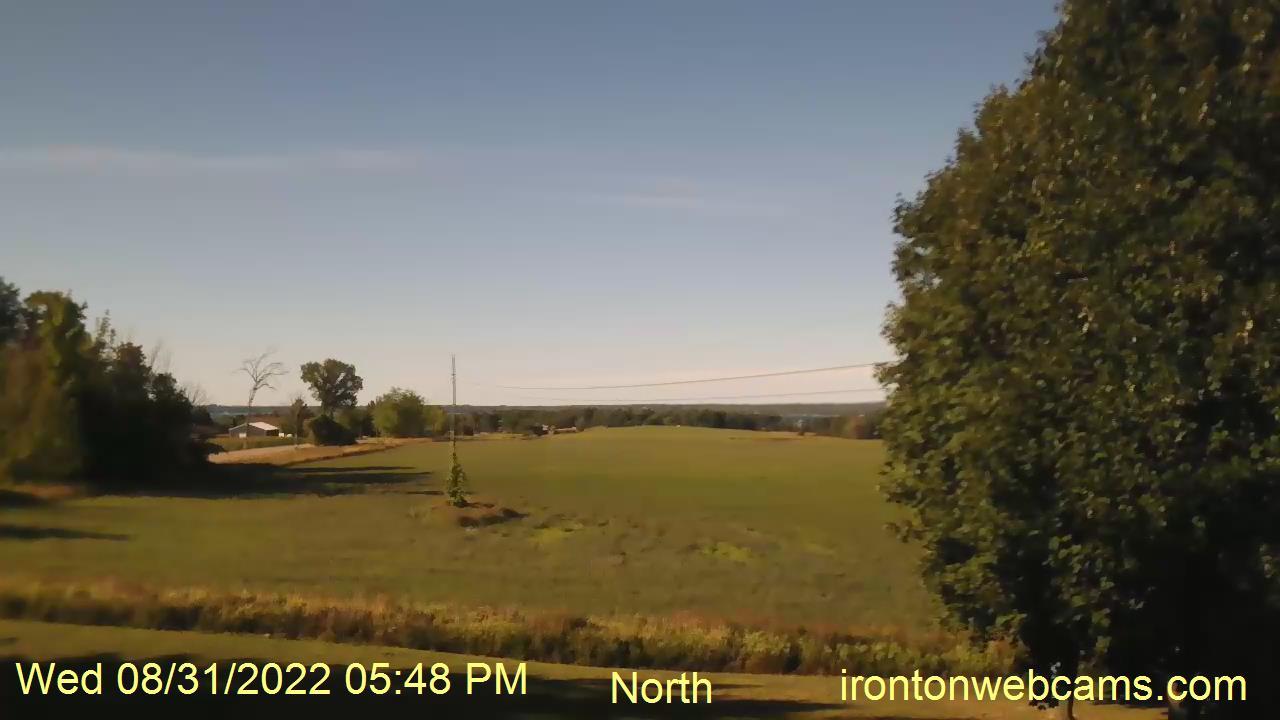 Traffic Cam Ironton: Kiteley Farms and Lake Charlevoix Player