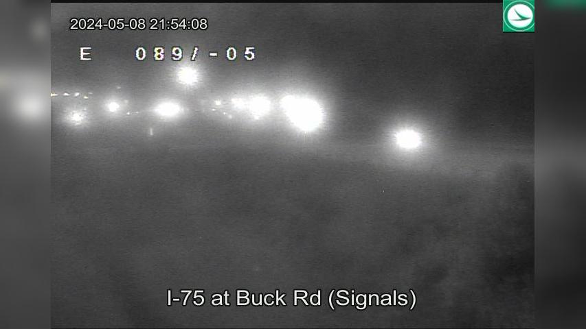 Traffic Cam Rossford: I-75 at Buck Rd (Signals) lower camera Player