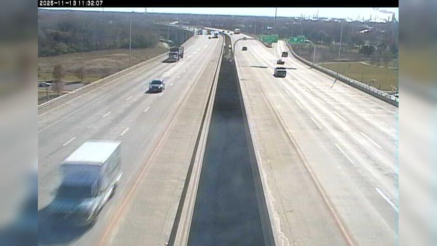 Traffic Cam Toledo: Skyway Bridge South Side - Looking South Player