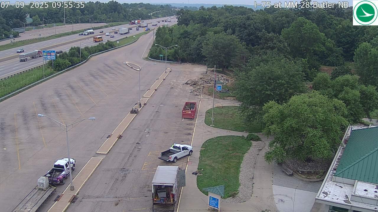 Traffic Cam Jericho: I-75 NB Butler county rest area Player