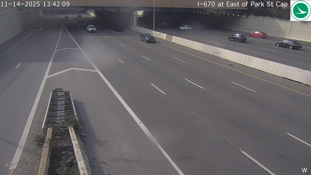 Traffic Cam Park Street District: I-670 at East of Park St Cap Player