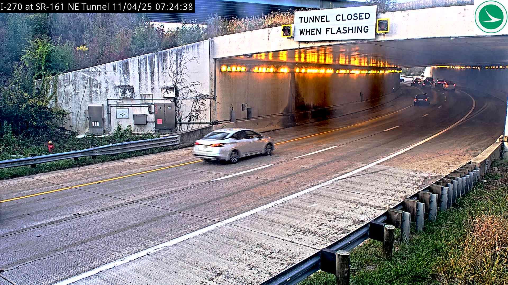 Traffic Cam Pinhook: I-270 at SR-161 NE Tunnel Player