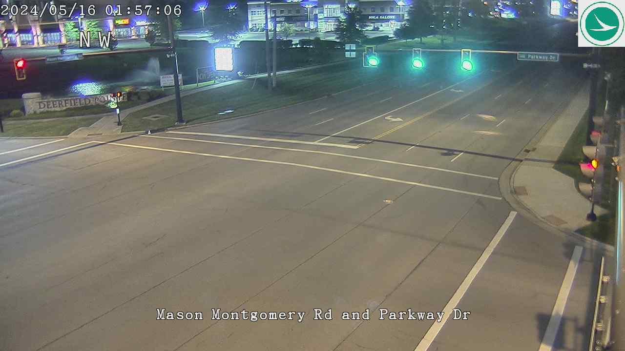 Traffic Cam Snidercrest: Mason Montgomery Rd & Parkway Dr Player