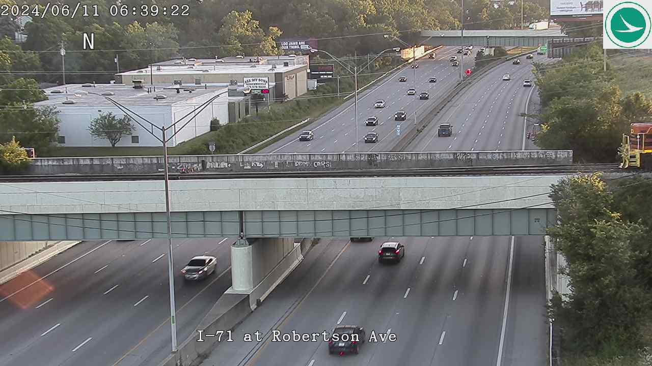 Traffic Cam Norwood: I-71 at Robertson Ave Player
