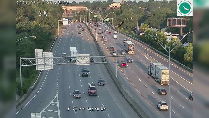 Traffic Cam Norwood: I-71 at Smith Rd Player
