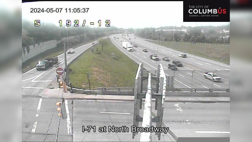 Traffic Cam Columbus: City of - I-71 at North Broadway St Player