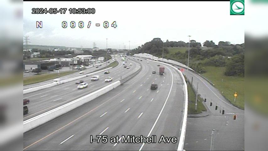 Traffic Cam Cincinnati: I-75 at Mitchell Ave Player