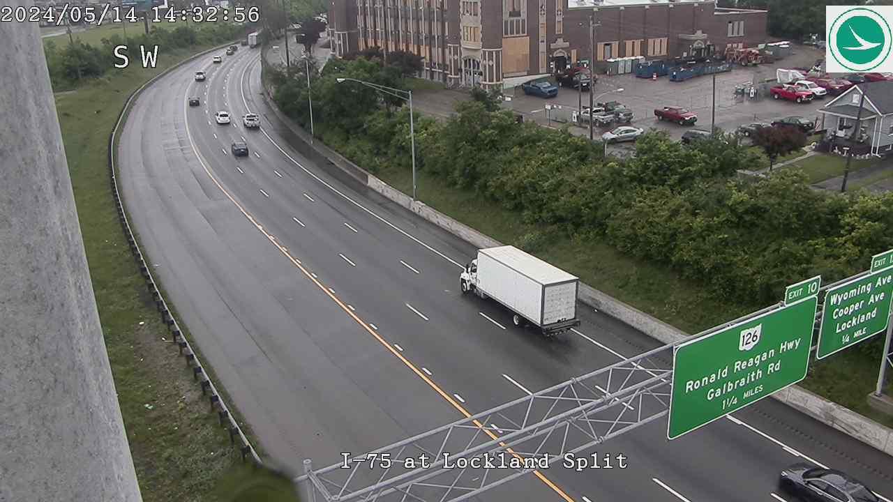Traffic Cam ˈɹɛdɪŋ: I-75 at Lockland Split Player
