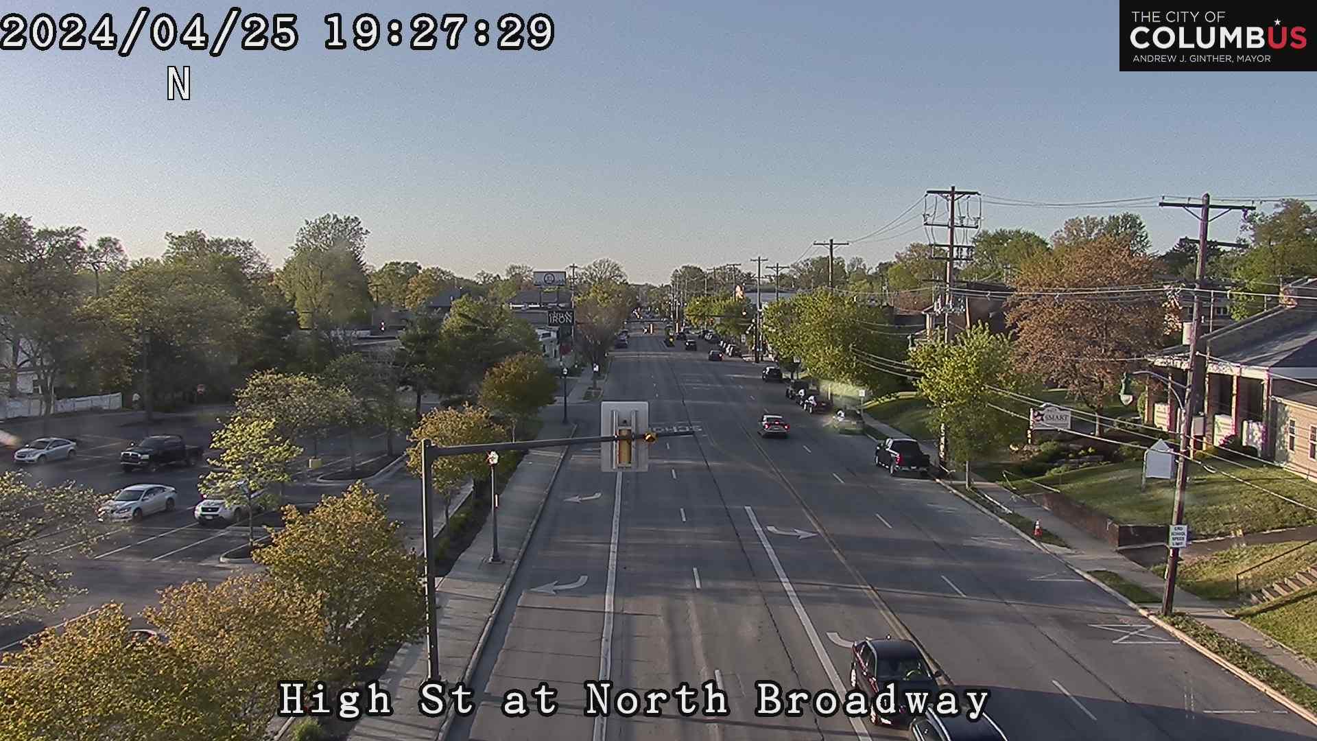 Traffic Cam Columbus: City of - High St at North Broadway St Player